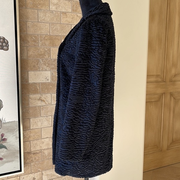 MAXMARA Size 4 Navy Blue Faux Shearling Peacoat with Dark Brown Buttons - Picture 2 of 8